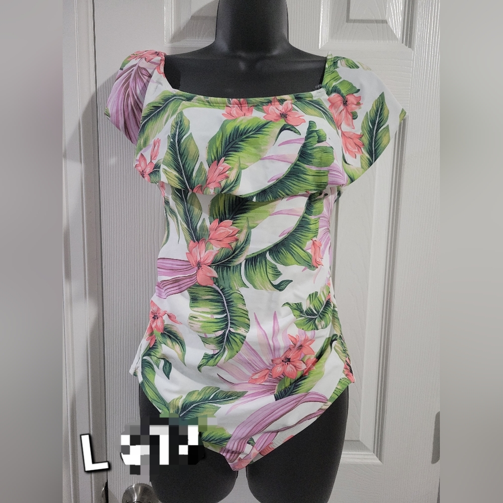 New women's swimsuit